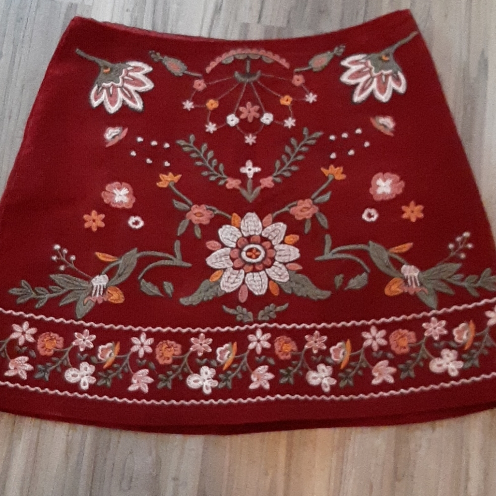 Velvet embroidered skirt